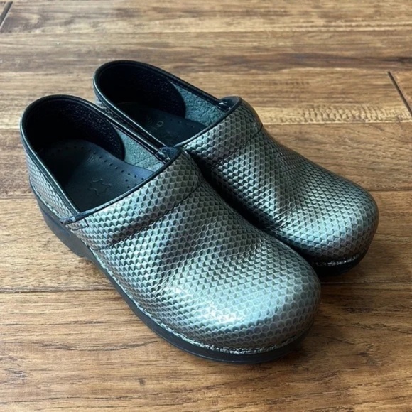 Dansko Professional Leather Clog Comfort Shoe in Sage Honeycomb Metallic Texture - Picture 3 of 13